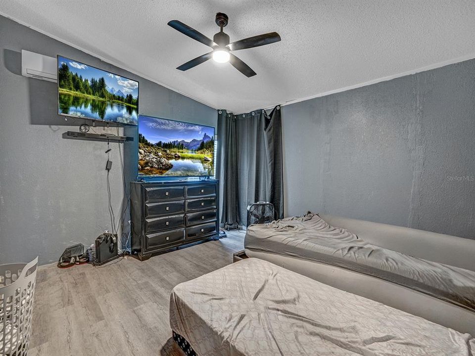 En Venta: $299,900 (3 camas, 3 baños, 1890 Pies cuadrados)