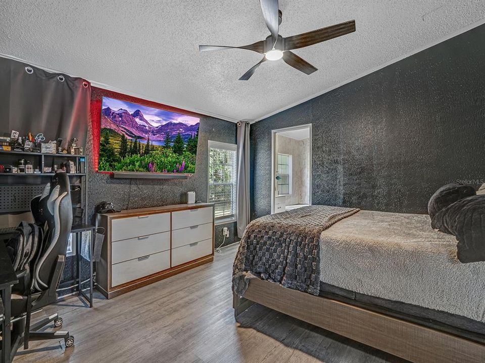 En Venta: $299,900 (3 camas, 3 baños, 1890 Pies cuadrados)