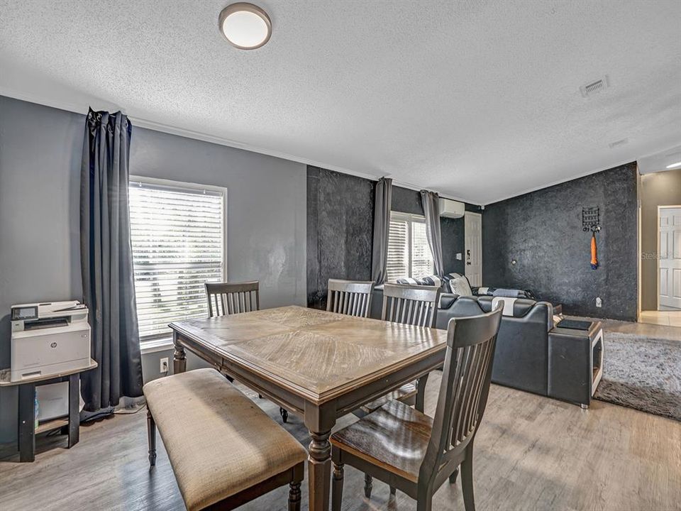 En Venta: $299,900 (3 camas, 3 baños, 1890 Pies cuadrados)