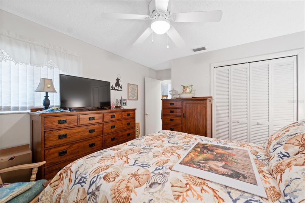 For Sale: $215,000 (2 beds, 2 baths, 964 Square Feet)