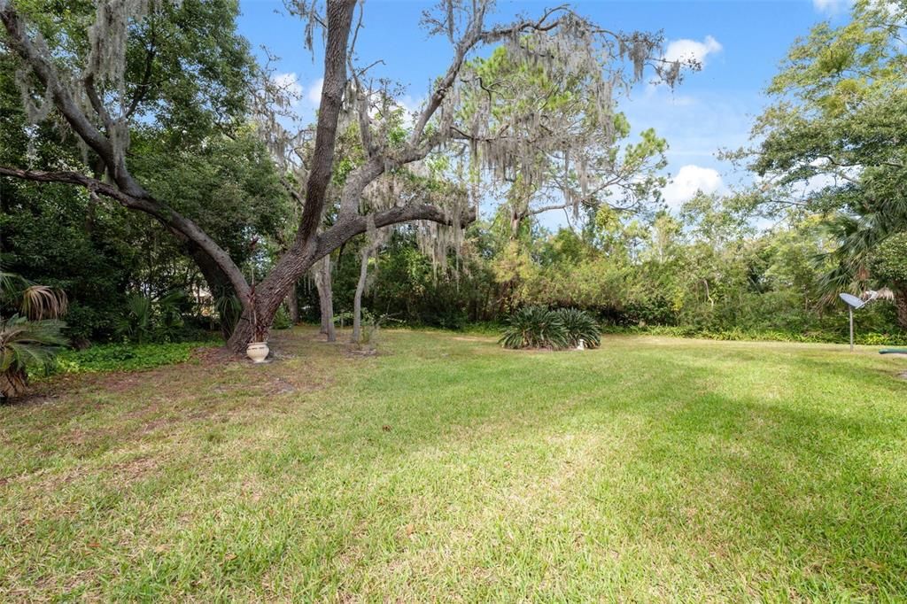 For Sale: $215,000 (2 beds, 2 baths, 964 Square Feet)