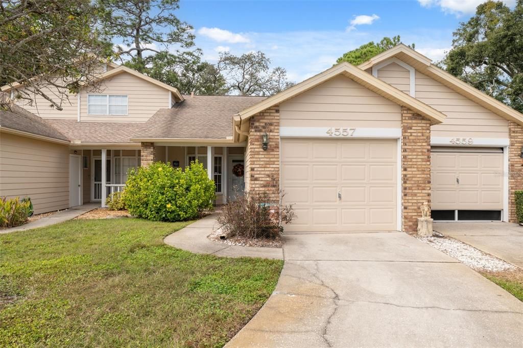 For Sale: $215,000 (2 beds, 2 baths, 964 Square Feet)