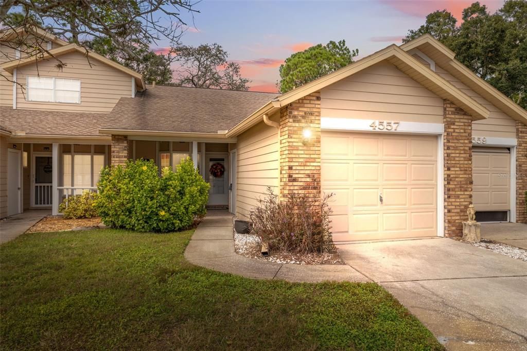 For Sale: $215,000 (2 beds, 2 baths, 964 Square Feet)