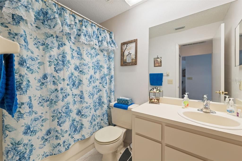 For Sale: $215,000 (2 beds, 2 baths, 964 Square Feet)