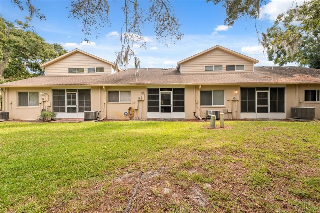 For Sale: $215,000 (2 beds, 2 baths, 964 Square Feet)