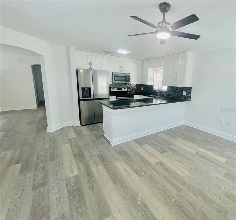 На продажу: $410,000 (5 спален, 3 ванн, 2239 Квадратных фут)