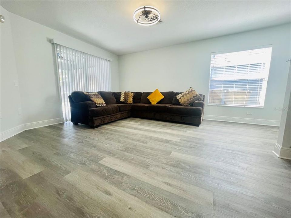 На продажу: $410,000 (5 спален, 3 ванн, 2239 Квадратных фут)