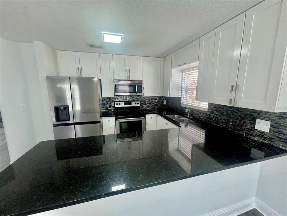 На продажу: $410,000 (5 спален, 3 ванн, 2239 Квадратных фут)