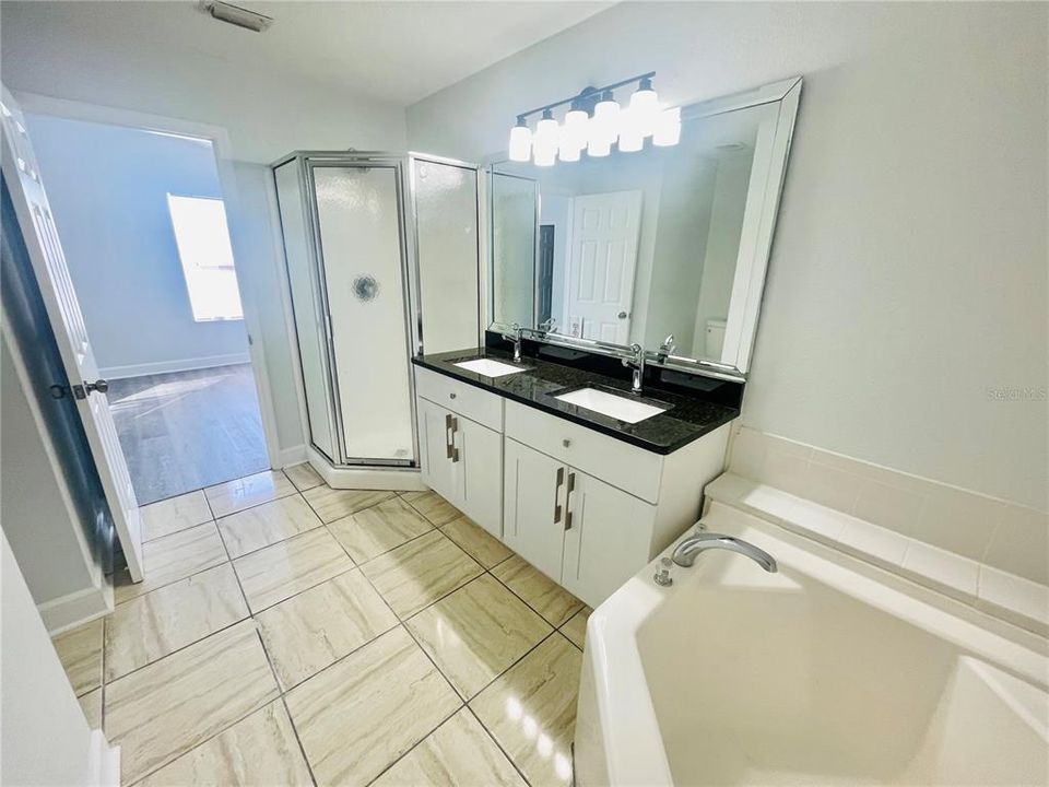 На продажу: $410,000 (5 спален, 3 ванн, 2239 Квадратных фут)