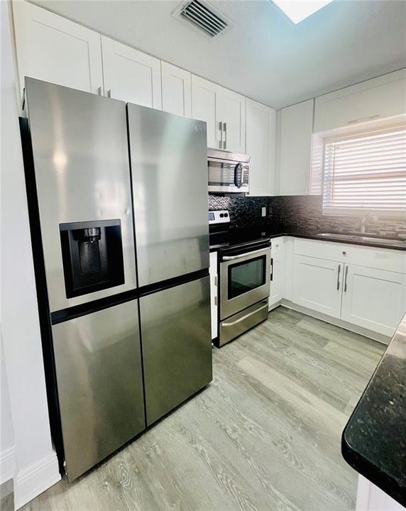 На продажу: $410,000 (5 спален, 3 ванн, 2239 Квадратных фут)