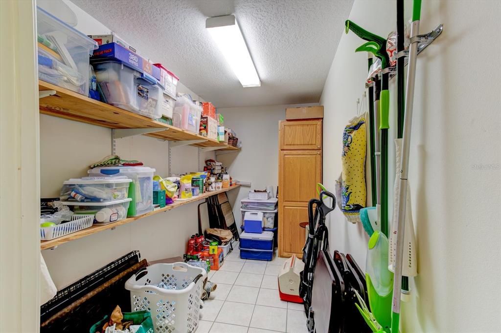 合同活跃: $559,000 (3 贝兹, 2 浴室, 2240 平方英尺)