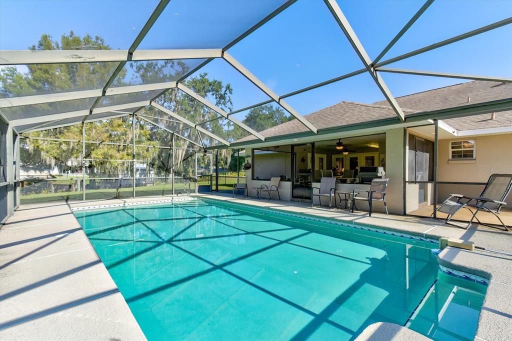 合同活跃: $559,000 (3 贝兹, 2 浴室, 2240 平方英尺)