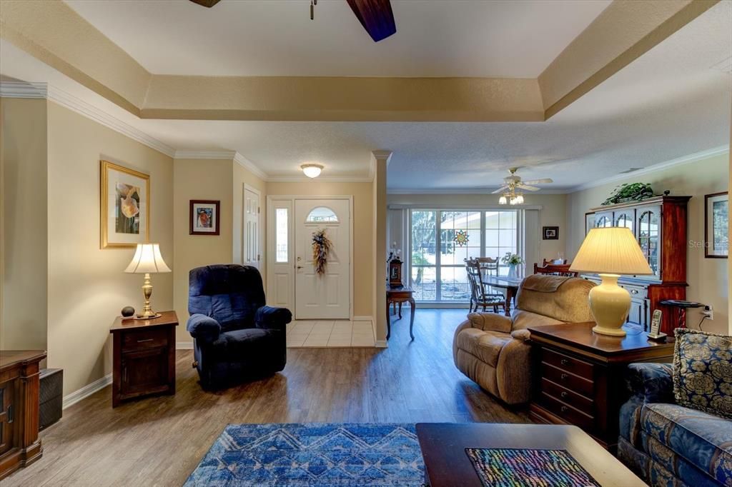 合同活跃: $559,000 (3 贝兹, 2 浴室, 2240 平方英尺)