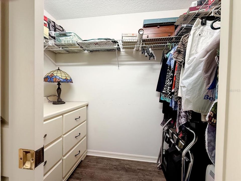 合同活跃: $559,000 (3 贝兹, 2 浴室, 2240 平方英尺)