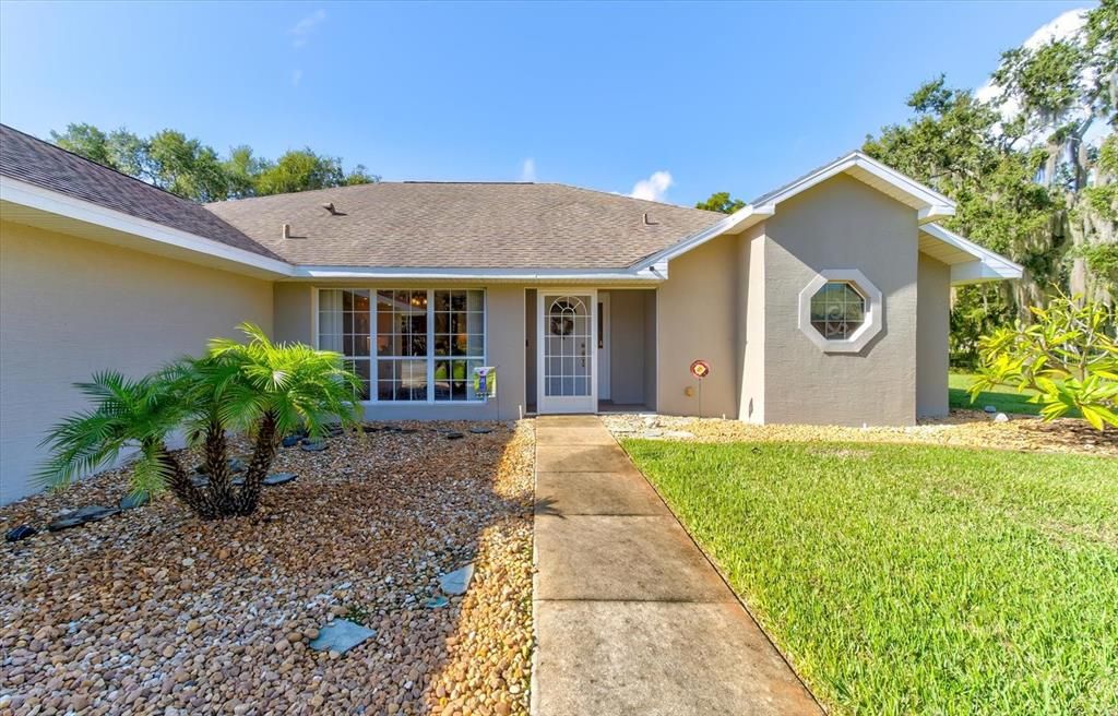 合同活跃: $559,000 (3 贝兹, 2 浴室, 2240 平方英尺)