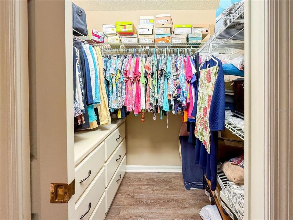 合同活跃: $559,000 (3 贝兹, 2 浴室, 2240 平方英尺)