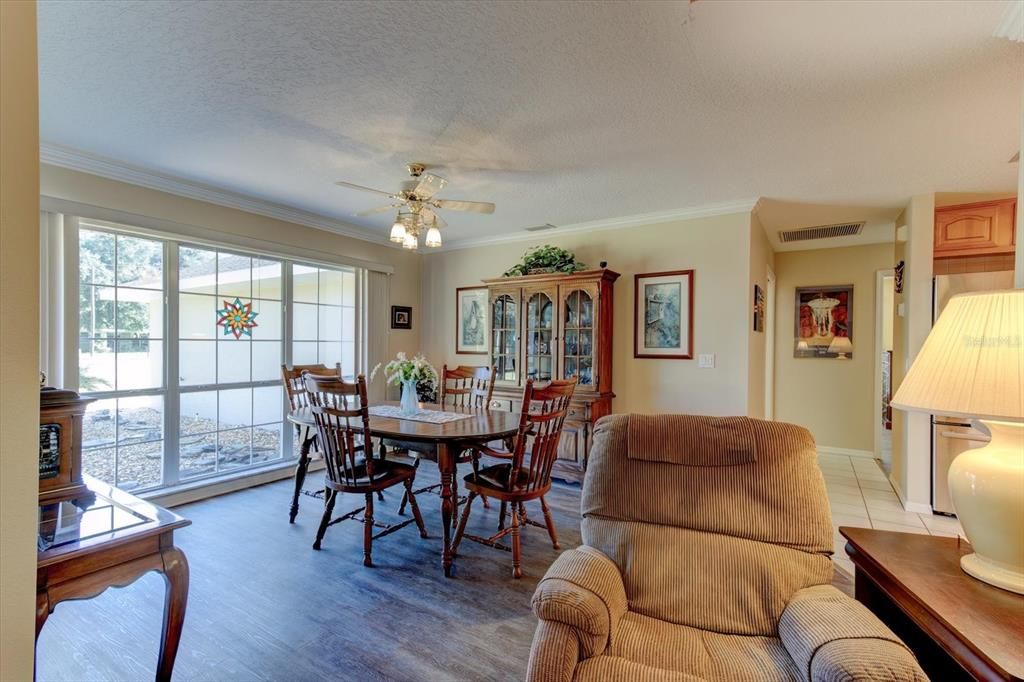 合同活跃: $559,000 (3 贝兹, 2 浴室, 2240 平方英尺)