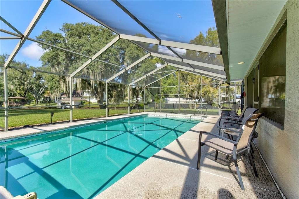 合同活跃: $559,000 (3 贝兹, 2 浴室, 2240 平方英尺)