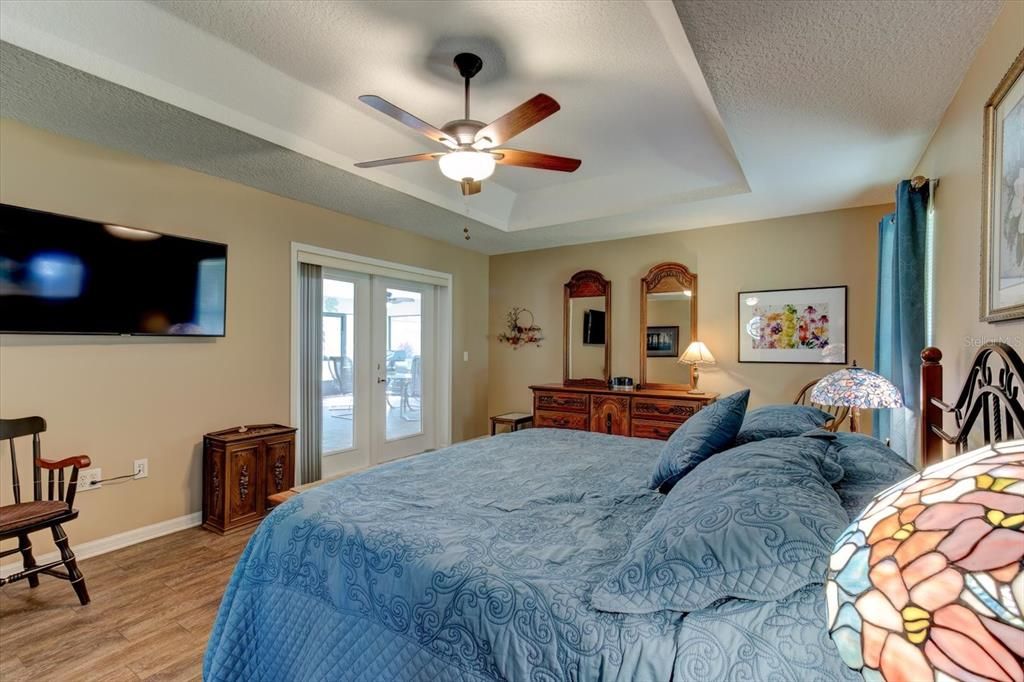 合同活跃: $559,000 (3 贝兹, 2 浴室, 2240 平方英尺)