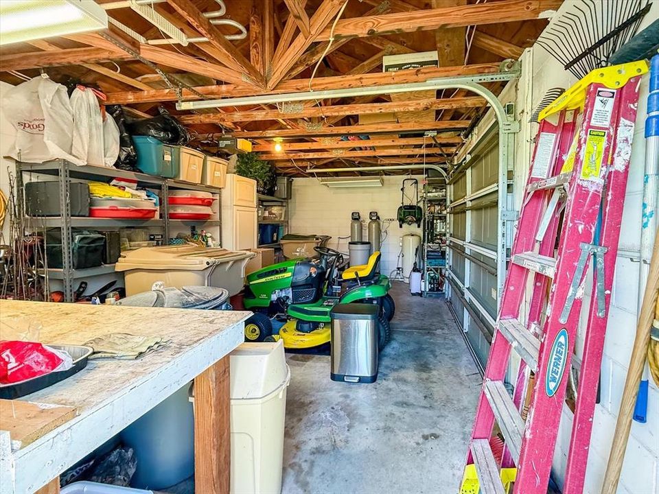 合同活跃: $559,000 (3 贝兹, 2 浴室, 2240 平方英尺)