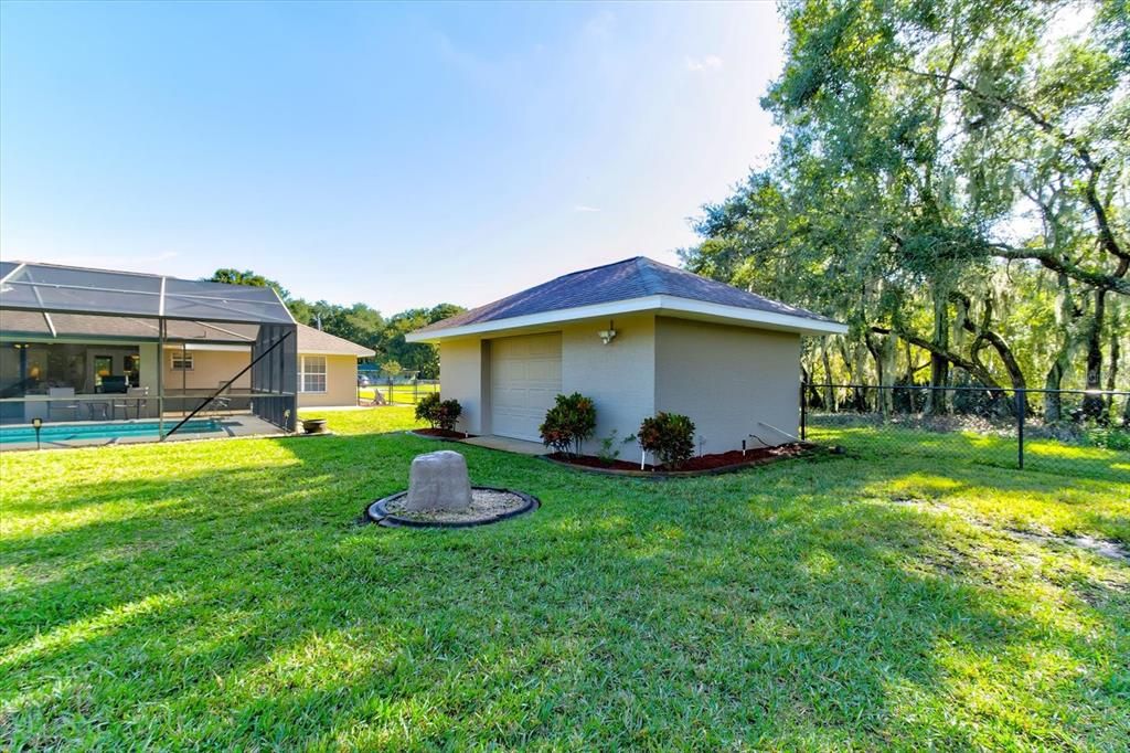 合同活跃: $559,000 (3 贝兹, 2 浴室, 2240 平方英尺)