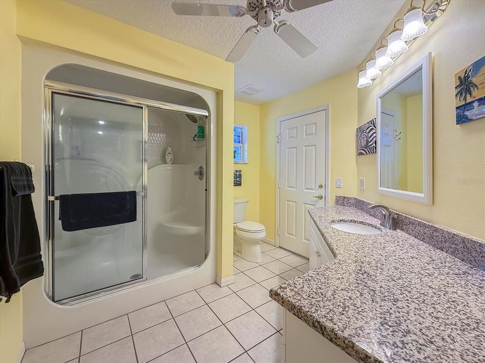 合同活跃: $559,000 (3 贝兹, 2 浴室, 2240 平方英尺)