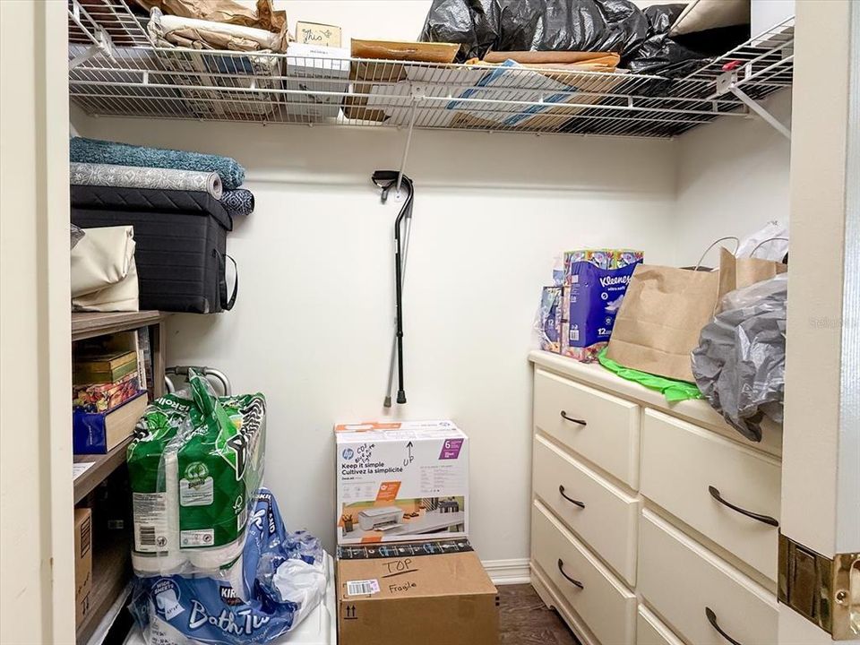 合同活跃: $559,000 (3 贝兹, 2 浴室, 2240 平方英尺)