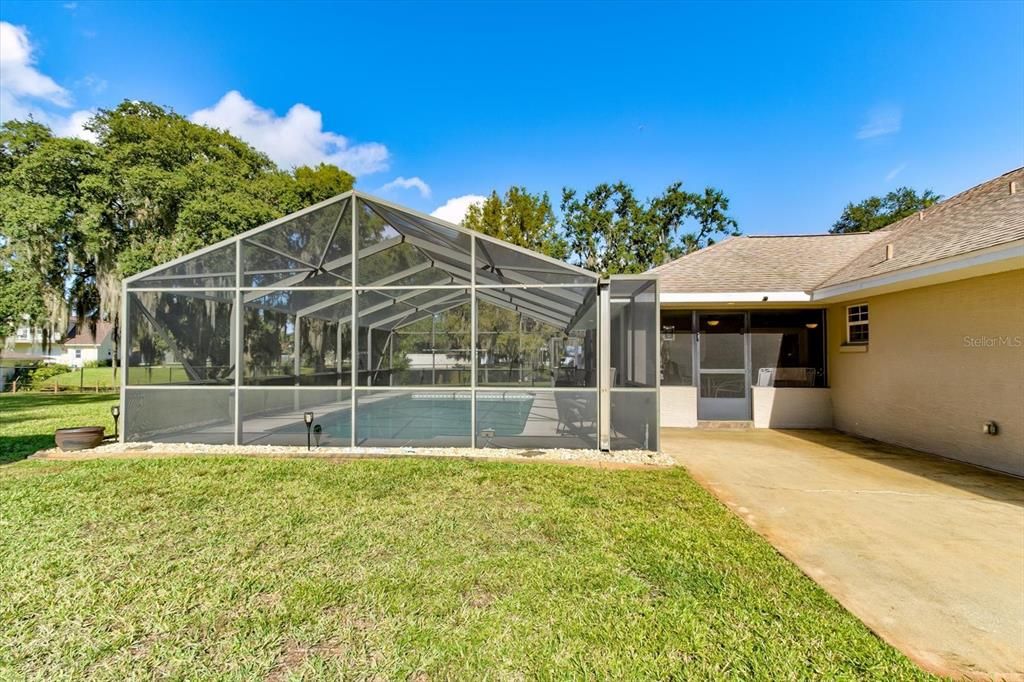 合同活跃: $559,000 (3 贝兹, 2 浴室, 2240 平方英尺)