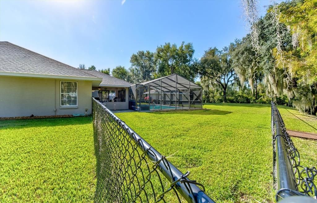 合同活跃: $559,000 (3 贝兹, 2 浴室, 2240 平方英尺)