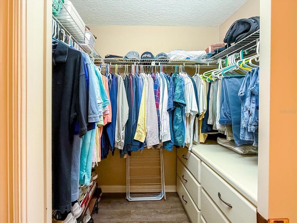 合同活跃: $559,000 (3 贝兹, 2 浴室, 2240 平方英尺)