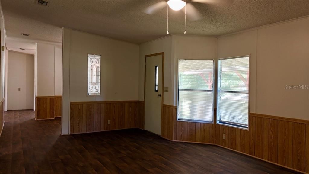 For Rent: $2,000 (3 beds, 2 baths, 1602 Square Feet)