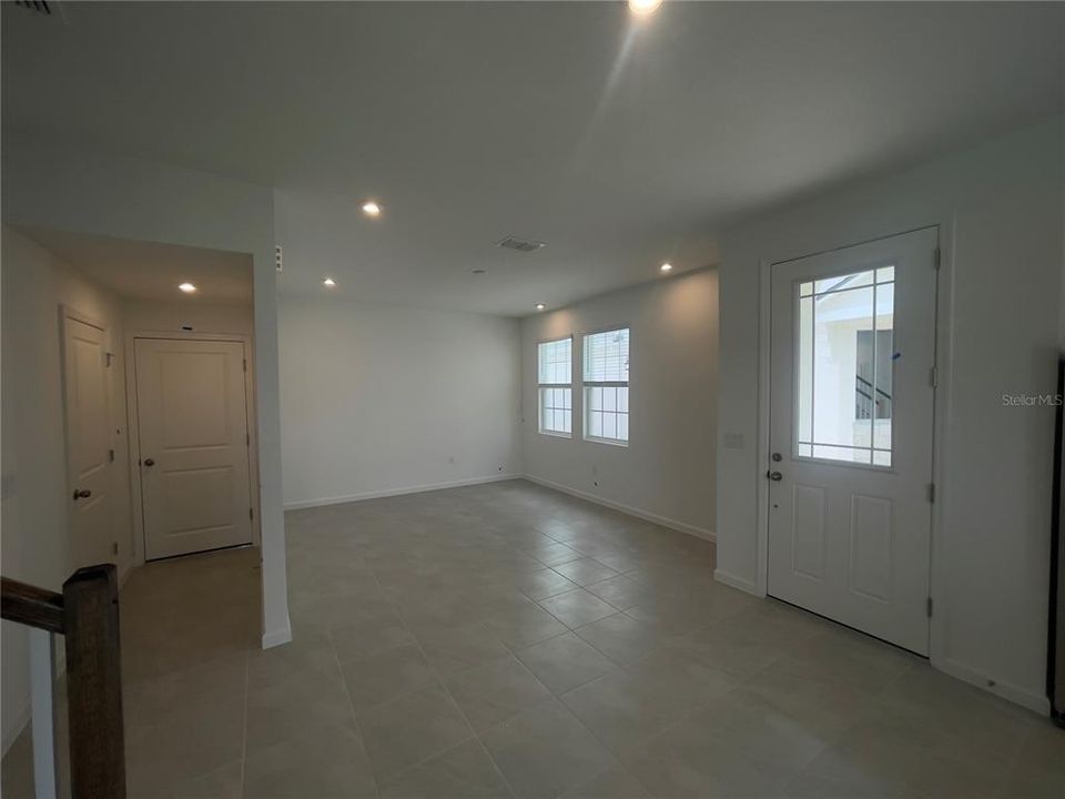 Active With Contract: $2,200 (3 beds, 2 baths, 1611 Square Feet)