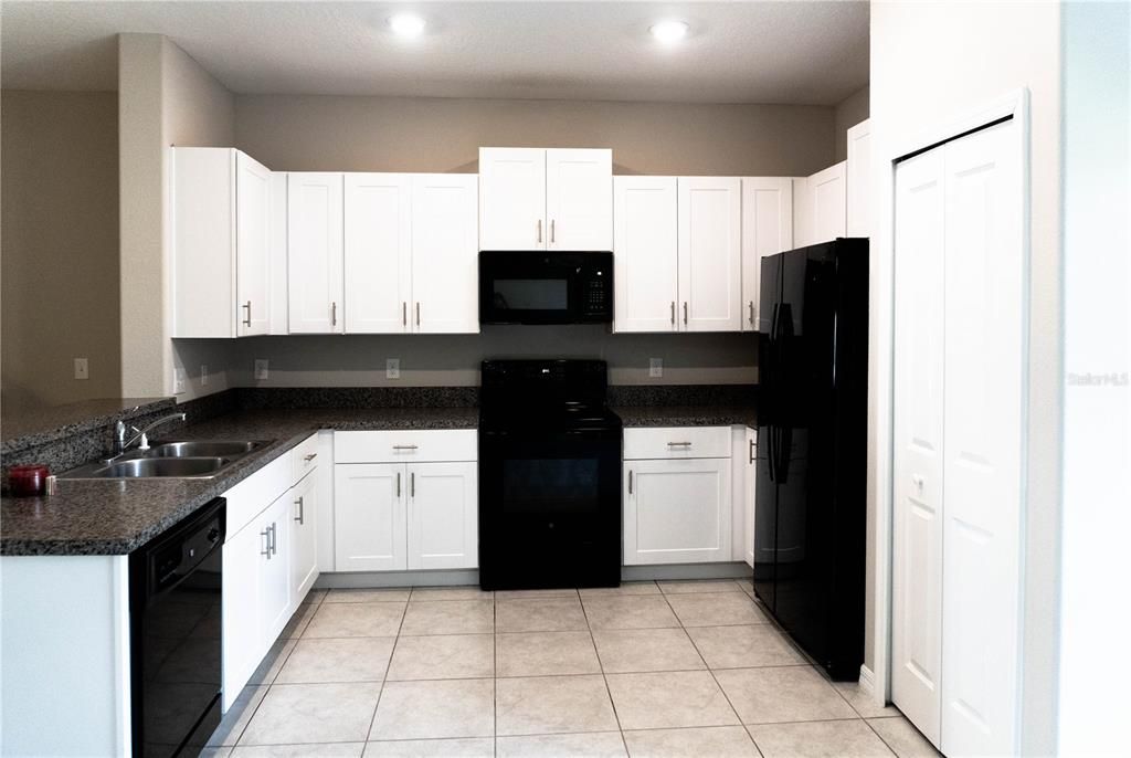 For Sale: $312,000 (3 beds, 2 baths, 1663 Square Feet)