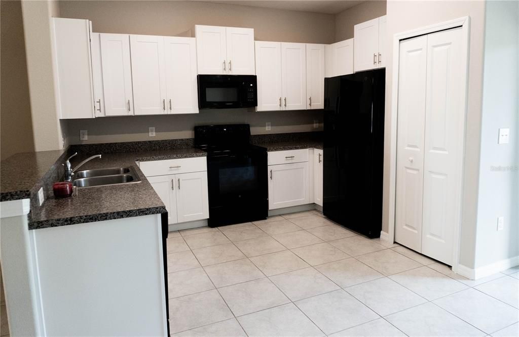 For Sale: $312,000 (3 beds, 2 baths, 1663 Square Feet)