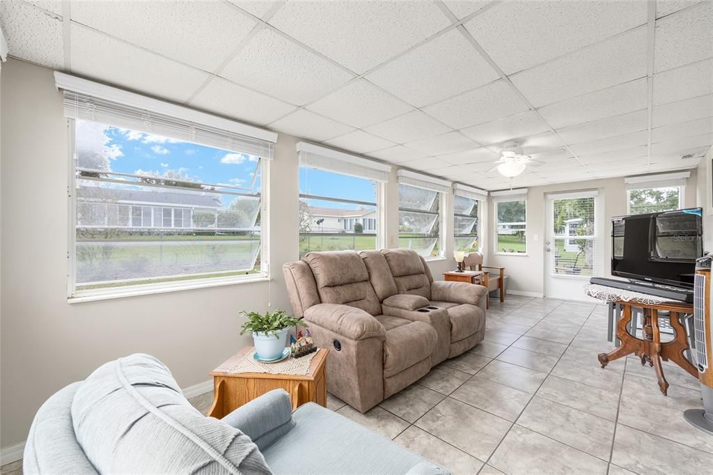 На продажу: $199,900 (2 спален, 2 ванн, 1248 Квадратных фут)