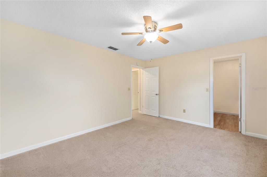 На продажу: $199,900 (2 спален, 2 ванн, 1248 Квадратных фут)