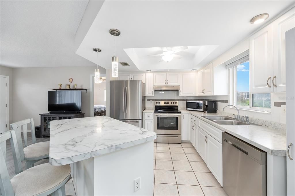 На продажу: $199,900 (2 спален, 2 ванн, 1248 Квадратных фут)