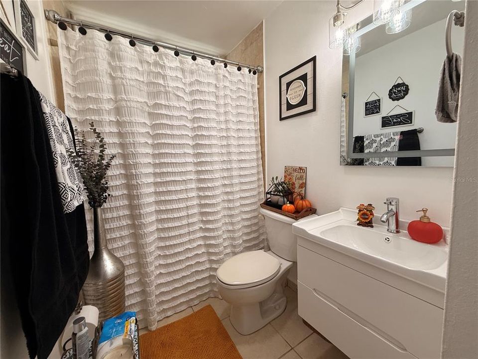 Active With Contract: $269,900 (3 beds, 2 baths, 1176 Square Feet)