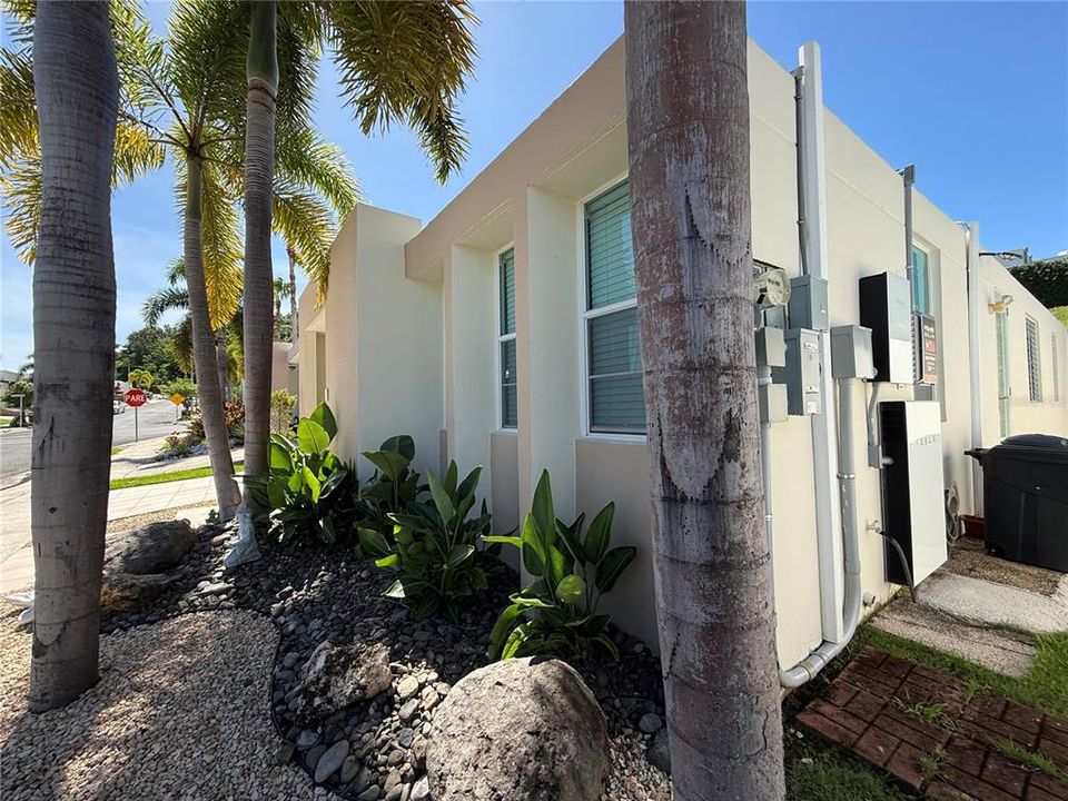 Active With Contract: $269,900 (3 beds, 2 baths, 1176 Square Feet)