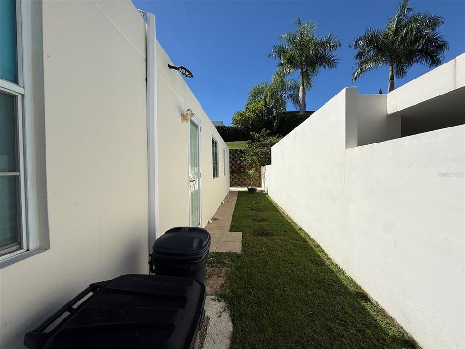 Active With Contract: $269,900 (3 beds, 2 baths, 1176 Square Feet)