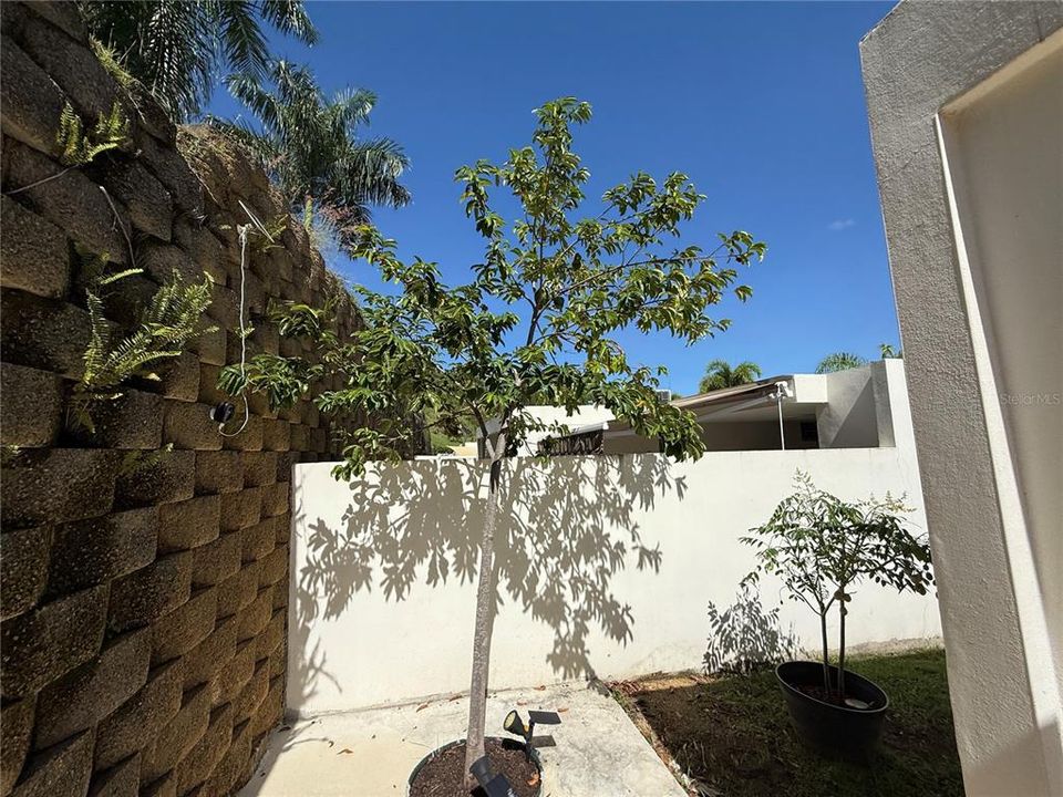 Active With Contract: $269,900 (3 beds, 2 baths, 1176 Square Feet)