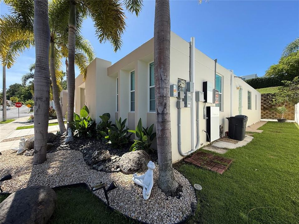 Active With Contract: $269,900 (3 beds, 2 baths, 1176 Square Feet)