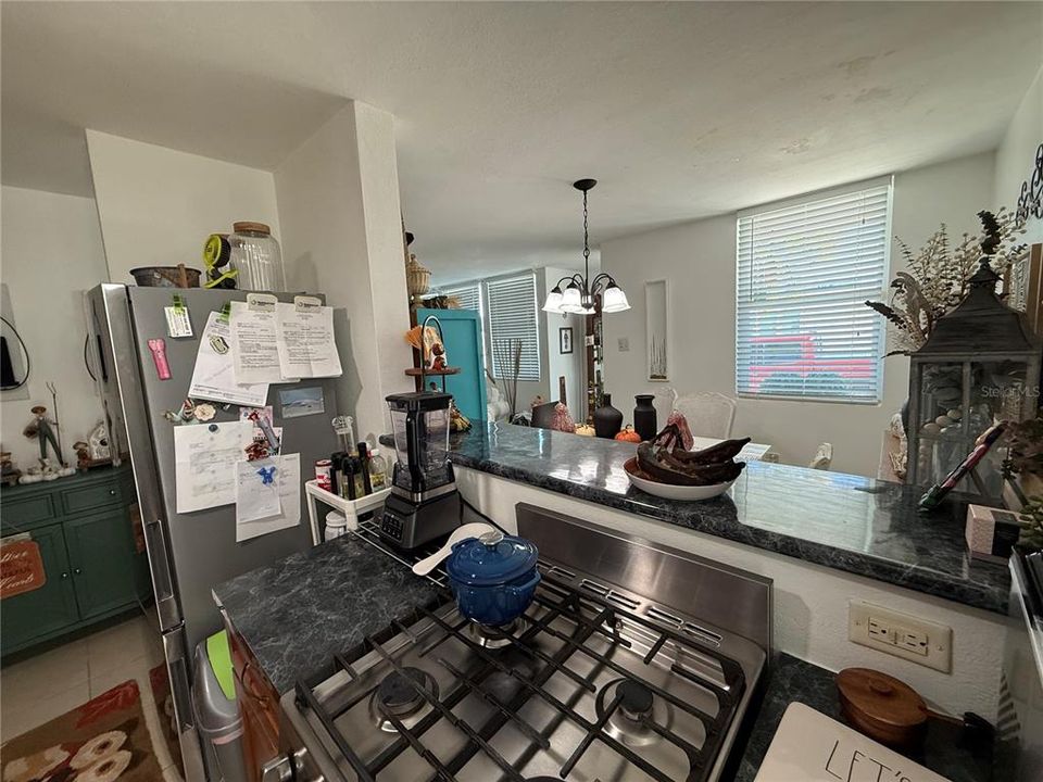 Active With Contract: $269,900 (3 beds, 2 baths, 1176 Square Feet)