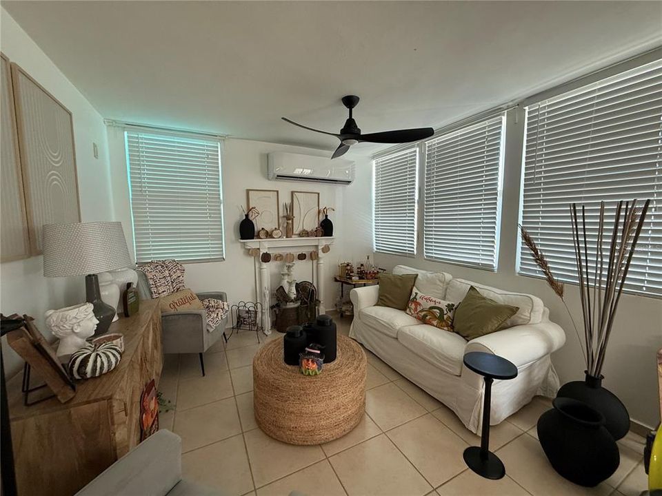 Active With Contract: $269,900 (3 beds, 2 baths, 1176 Square Feet)