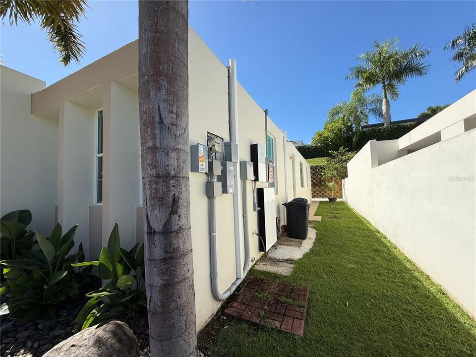 Active With Contract: $269,900 (3 beds, 2 baths, 1176 Square Feet)