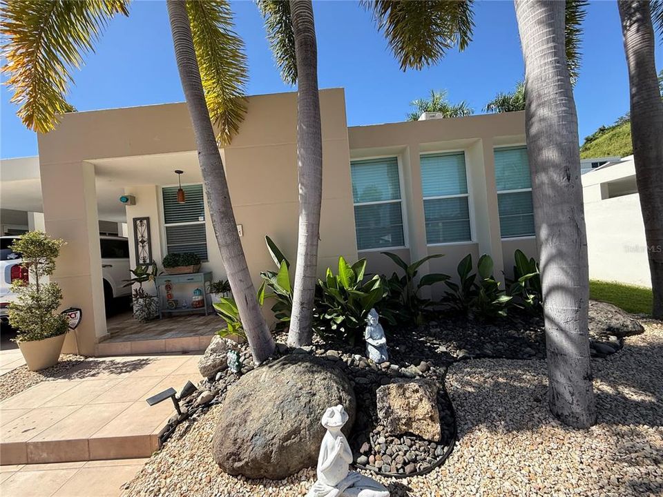 Active With Contract: $269,900 (3 beds, 2 baths, 1176 Square Feet)