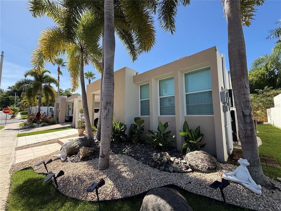 Active With Contract: $269,900 (3 beds, 2 baths, 1176 Square Feet)