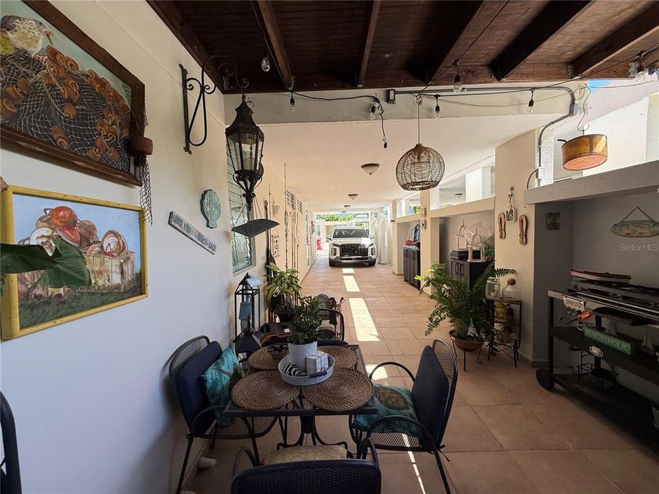 Active With Contract: $269,900 (3 beds, 2 baths, 1176 Square Feet)