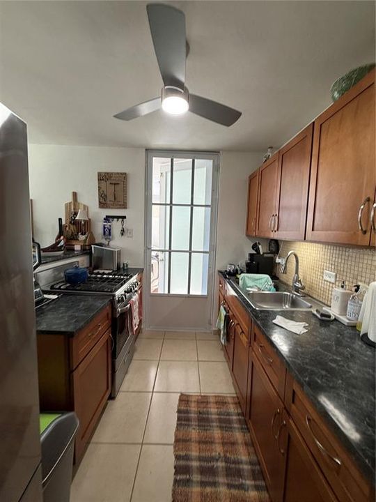 Active With Contract: $269,900 (3 beds, 2 baths, 1176 Square Feet)