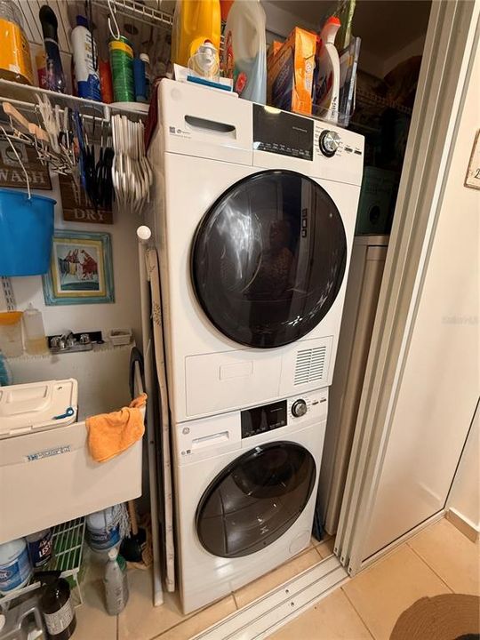 Active With Contract: $269,900 (3 beds, 2 baths, 1176 Square Feet)